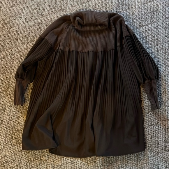 Brown turtleneck swing sweater - Picture 1 of 3